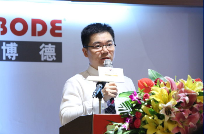 8暗网APP下载网址事業部總經理秦海勝作全麵的銷售數據分析，並提出本次活動的優惠政策和下半年的計劃.jpg